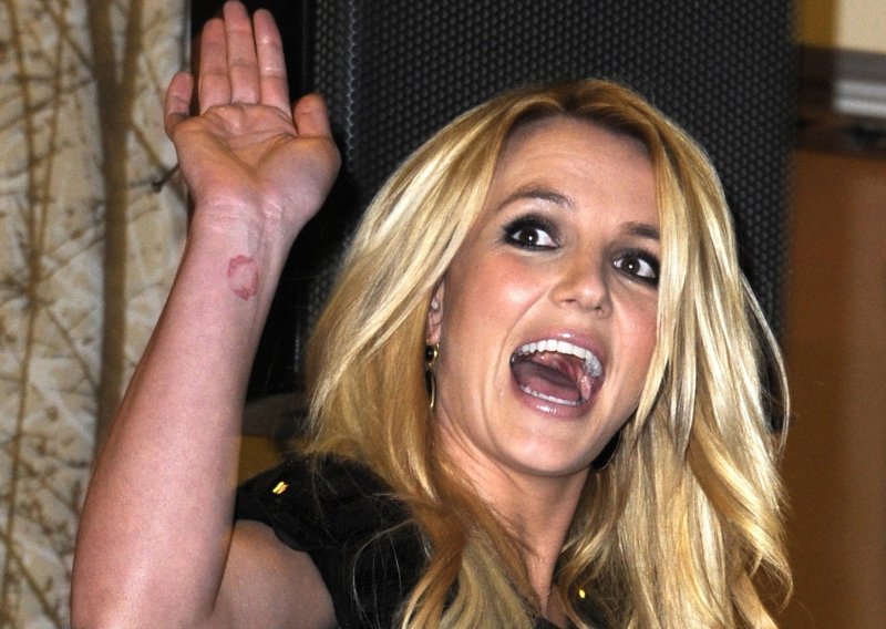 Pobjedu na sudu Britney Spears proslavila bijegom na rajski otok i obožavatelje 'počastila' golim fotografijama