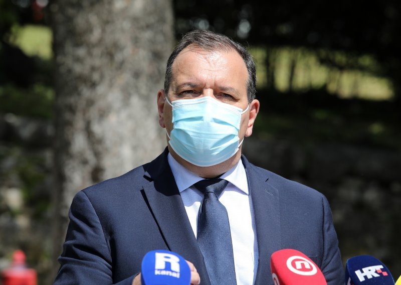 Ministar Beroš: Očekujemo povećanje novozaraženih nakon Sinja
