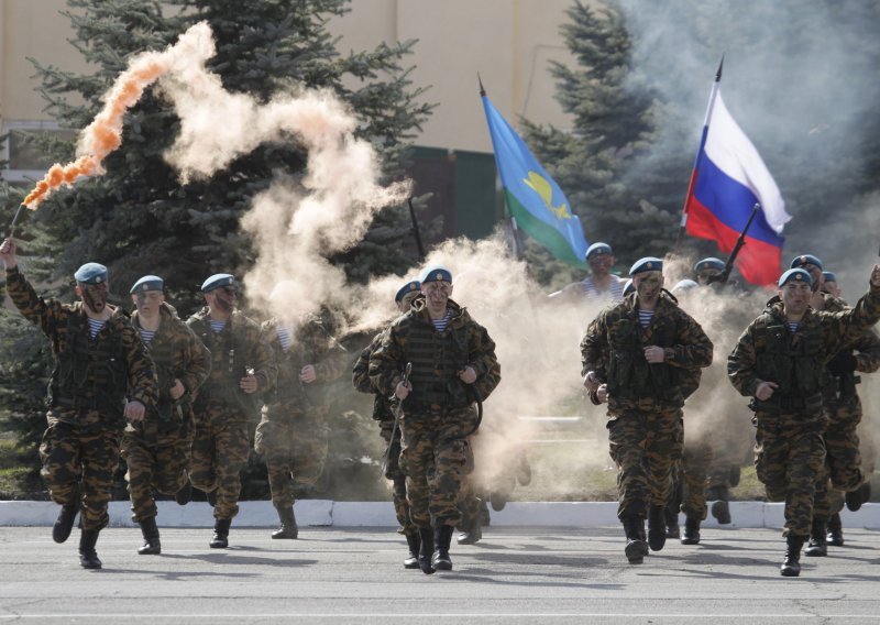 Intervencija na pomolu: Rusi iskrcavaju vojsku i opremu u Siriji