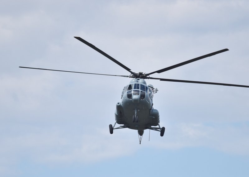 Helikopter sa 16 osoba srušio se u jezero na dalekom istoku Rusije
