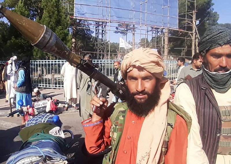 [FOTO] Talibani zauzeli Kandahar, traje evakuacija diplomata iz zemlje