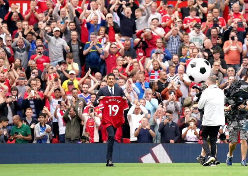 Kakav dan za navijače Manchester Uniteda; osim što je službeno predstavljeno veliko pojačanje, Crveni vragovi odigrali su i vrhunsku utakmicu