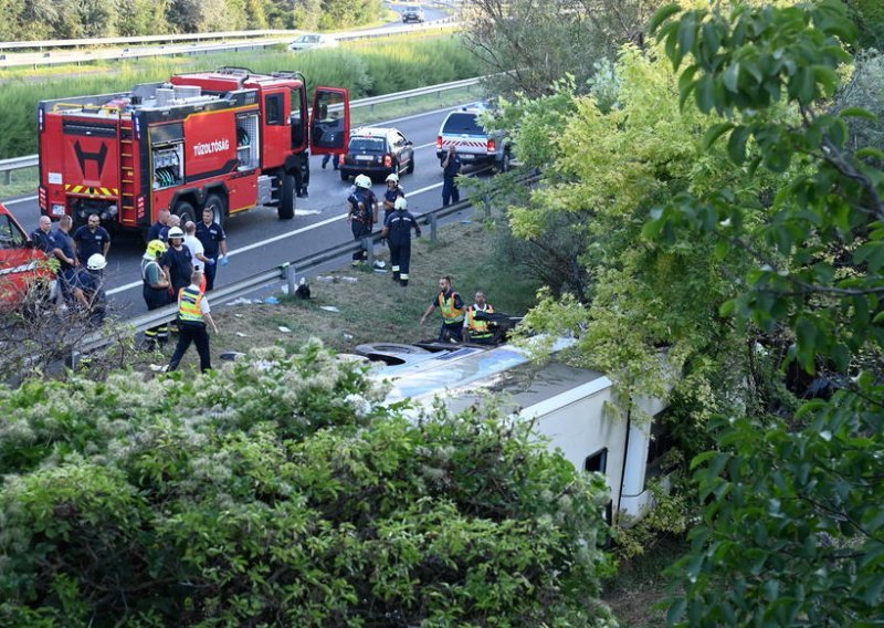 Osam mrtvih i 46 ozlijeđenih u autobusnoj nesreći u nedjelju ujutro