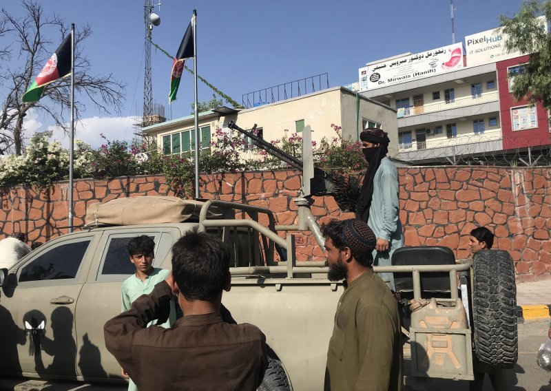 [VIDEO/FOTO] Talibani će proglasiti Islamski Emirat Afganistan. Građani Kabula bježe u strahu od odmazde, na aerodromu kaos