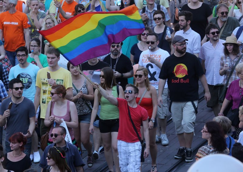 Velika većina Švicaraca dopustila bi istospolnim parovima sklapanje građanskog braka