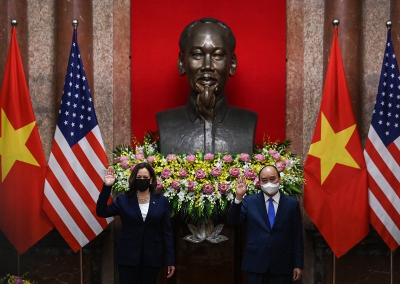 Kamala Harris pozvala Vijetnam da se usprotivi nasilnom ponašanju Kine