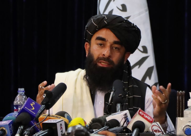 Talibani 'oštro osudili' napade u Kabulu, televizija Fox tvrdi da je poginulo 10 Amerikanaca