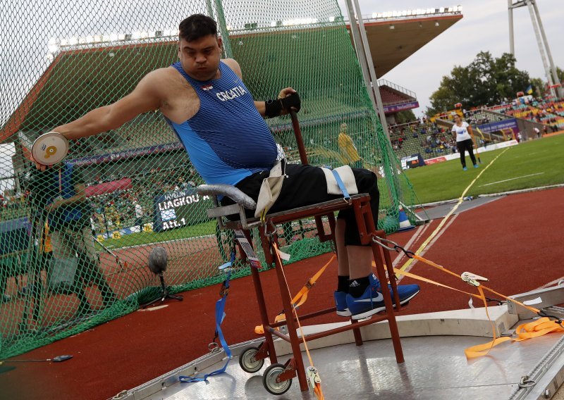 Fantastičan uspjeh na Paraolimpijskim igrama u Tokiju; Velimir Šandor osvojio je srebro u bacanju diska