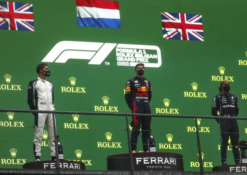 [FOTO] Bolidi tri puta izlazili na stazu, a nakon samo tri kruga Max Verstappen proglašen pobjednikom; Lewis Hamilton se nije suzdržao: 'Sve je u novcu'