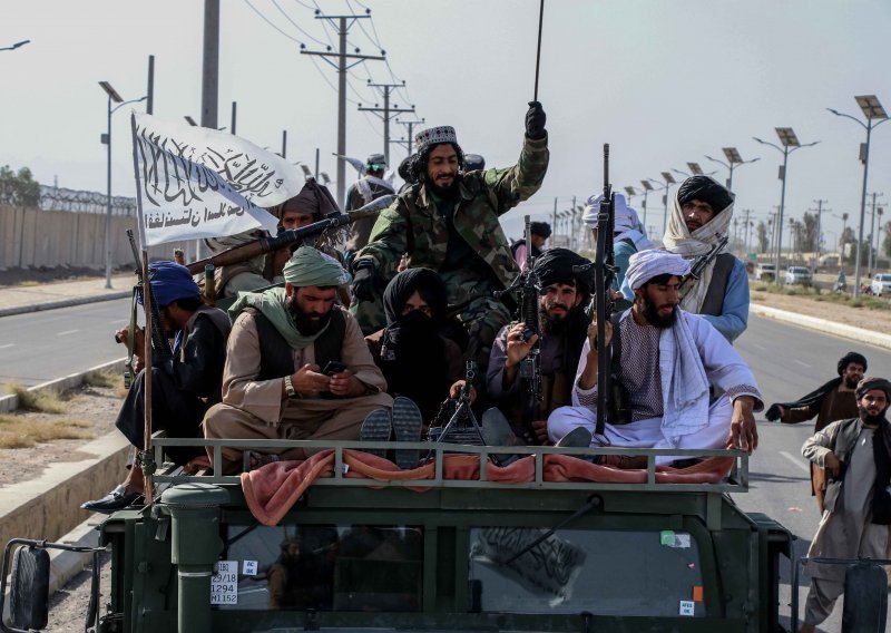 Krvave scene na ulicama Herata; talibani objesili tijela 'otmičara' kao upozorenje ostalima