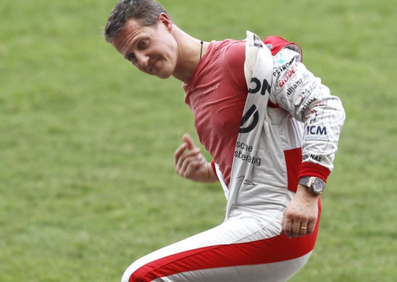 Stigle su nove vijesti o stanju Michaela Schumachera i to od čovjeka koji ga redovno posjećuje. Dotakao se i supruge Korine: Nije očekivala da će to morati učiniti, ali...