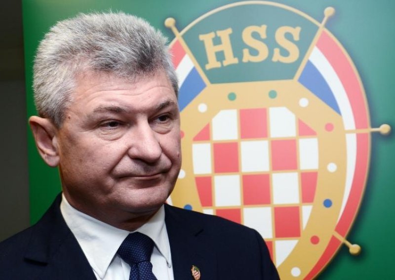 'Gospodo iz Vlade, idite kućama i prestanite se igrati s Hrvatskom'