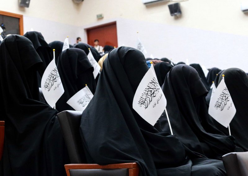 [FOTO] Talibani otkrili kako će izgledati studiranje za žene: Bit će odvojene u posebnim učionicama, a najavljuju se i nova pravila odijevanja