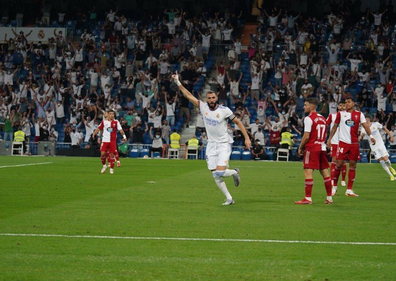 [FOTO] Madridski Real vratio se na Santiago Bernabeu i navijačima priuštio veselje; Luka Modrić darovao Camavingi debi iz snova