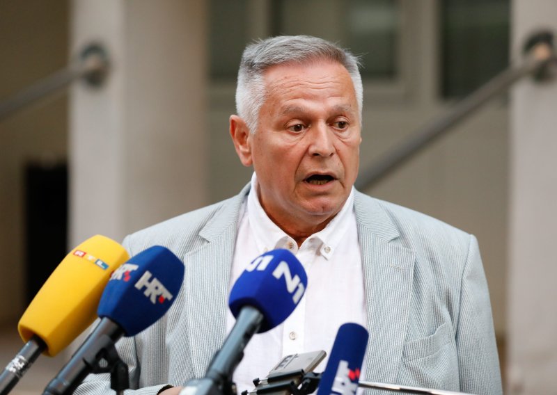 [FOTO] SDP bez odluke o statusu isključenih zastupnika, Vidović: Grbin je pobjegao sa sjednice