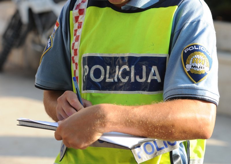 Policija zaustavila pijanog vozača teretnjaka, napuhao 3.06 promila; prijeti mu kazna do 20.000 kuna