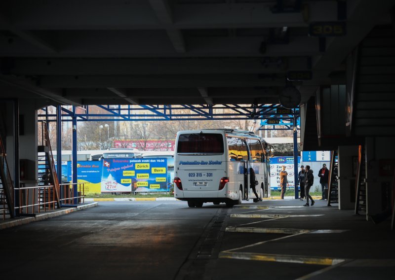 Autobusni prijevoznici žele svoj dio kolača iz državnih subvencija za prijevoz učenika: 'Unatoč europskim direktivama pomaže se isključivo državnim tvrtkama'