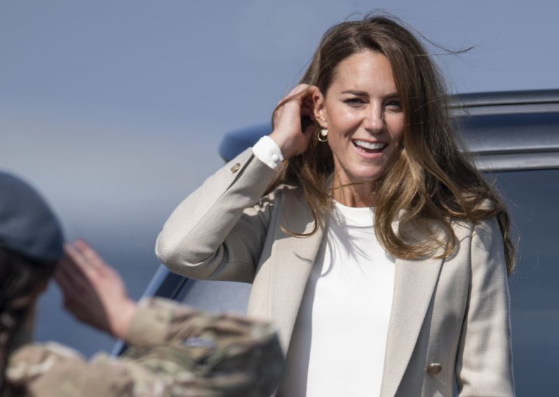 Moda joj je 'u malom prstu': Kate Middleton zna kako se odjenuti za prijelaznu sezonu