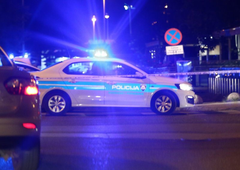 [FOTO] Policija spriječila veći sukob navijača Dinama i West Hama u centru Zagreba; nekoliko osoba je privedeno, a neki su završili u bolnici