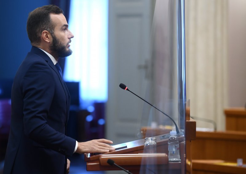 Aladrović zastupnicima o minimalcu: U mandatu ove Vlade povećana je s 3. 120 kuna na 4.250 kuna u ovoj godini