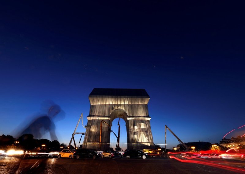 [FOTO] Zbog umjetnosti 'omotan' jedan od simbola Pariza: 'To je bio ludi san!'