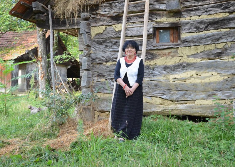 Dunja Knebl slavi 20 godina boravka na etno sceni