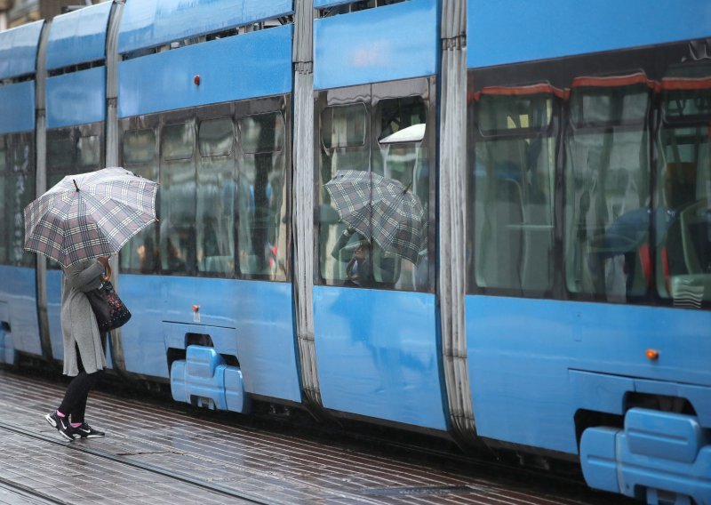 U Zagrebu tramvaj udario djevojčicu, čeka se dolazak hitne pomoći
