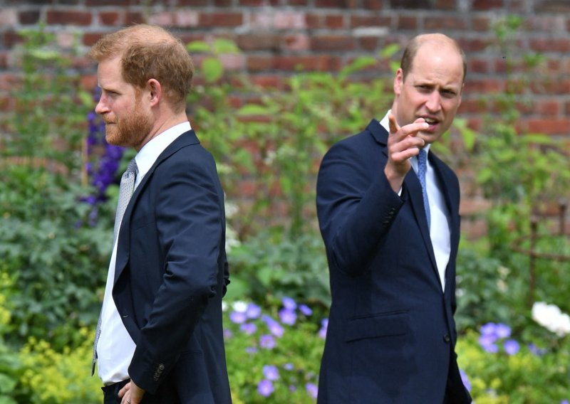 Njihov odnos daleko je od idiličnog: 'Skromna' poruka princa Williama za Harryjev rođendan zabrinula javnost