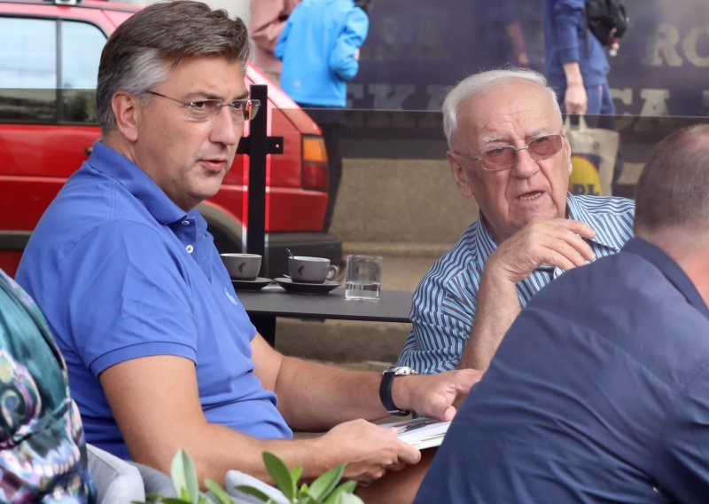Gužva na Britancu: Plenković popio kavu s prijateljima i zaboravljenim asom HDZ-a
