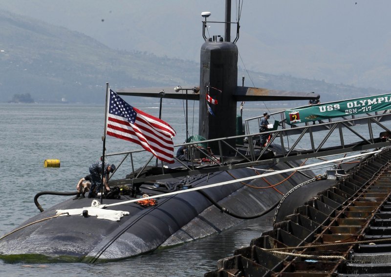 Rusi tvrde da su otjerali američku podmornicu iz svojih teritorijalnih voda