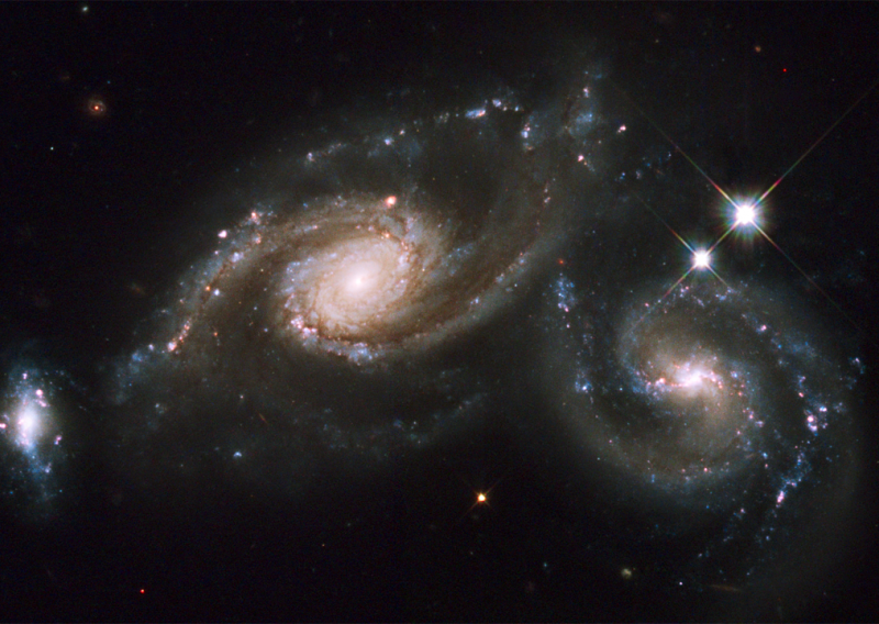 [FOTO] Hubble je uhvatio zanimljiv kozmički kadar: Tri spektakularne tvornice zvijezda
