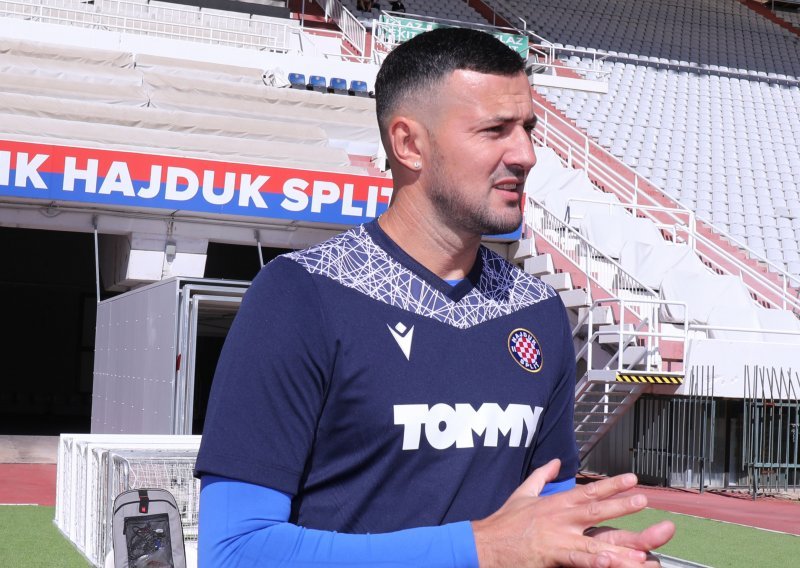 Danijel Subašić službeno predstavljen u Hajduku, a odgovorom na pitanje mogu li s njim biti prvaci Hrvatske sve je nasmijao: Ja sam tu mali kotačić, ali...