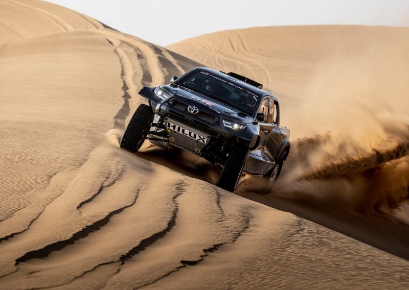[FOTO/VIDEO] Toyota Gazoo Racing za Dakar 2022. godine najavljuje potpuno novi Toyota GR DKR Hilux T1+
