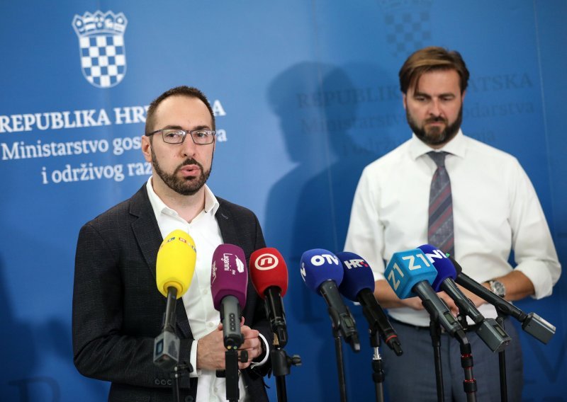 Tomašević: Curi nam 50 posto vode iz cijevi, ne samo u Zagrebu, već i drugdje u Hrvatskoj. To će se dodatno naplaćivati!