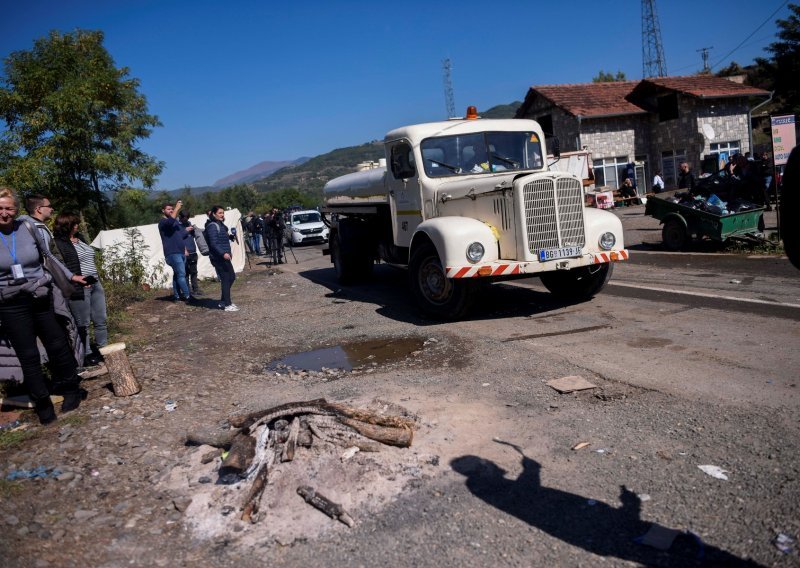 Srbi odblokirali granicu na Kosovu nakon intervencije međunarodne zajednice