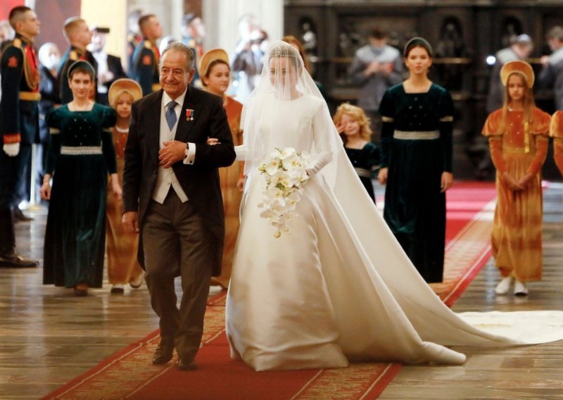 Netipičnim potezom brojne je iznenadila: Vjenčanica kakvu je odjenula nova ruska princeza krije zanimljivu priču