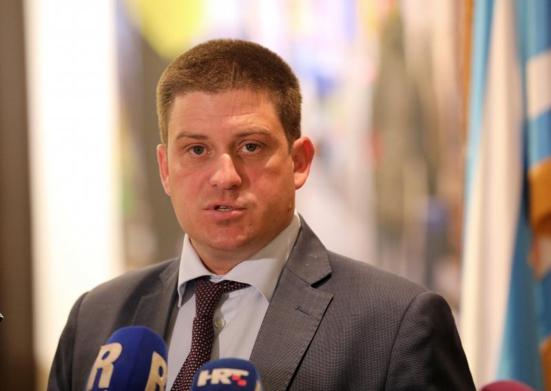 Butković: Ne razmišljamo o covid potvrdama za državne službenike