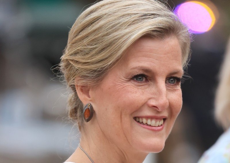 Supruga najmlađeg sina britanske kraljice progovorila o menopauzi: 'Sjajne smo u 40-ima, a još smo nevjerojatnije u 50-ima, 60-ima i 70-ima i to moramo slaviti'