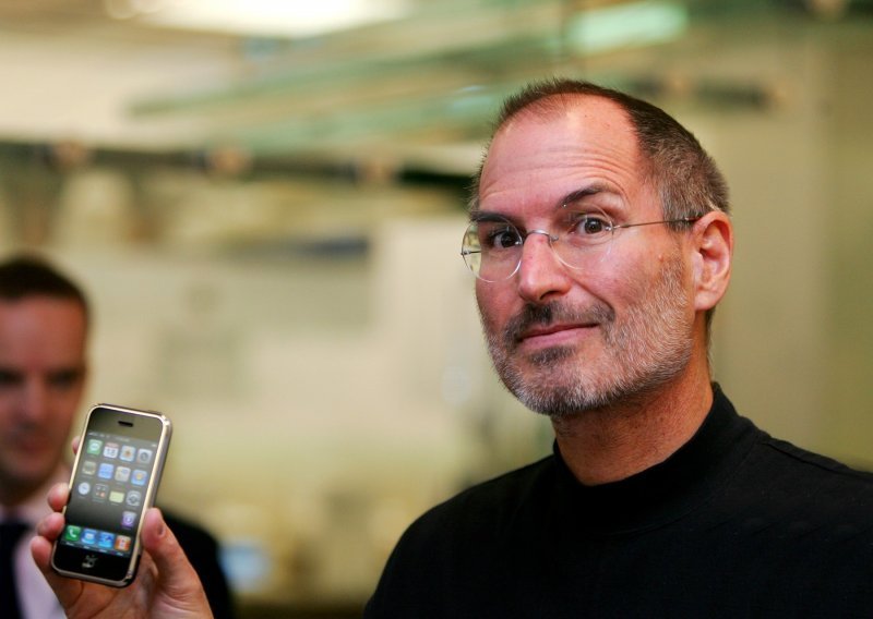 Tim Cook na Twitteru objavio dirljivu posvetu Steveu Jobsu; evo kojim se riječima prisjetio nekadašnjeg šefa