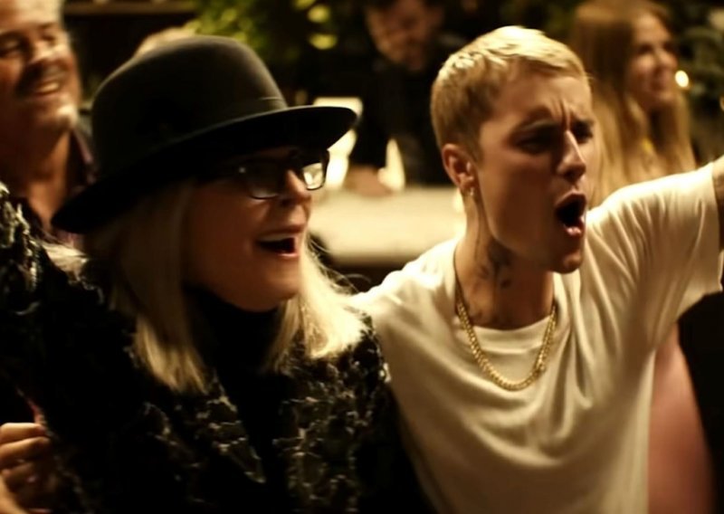Nijedna baka nije ovako chic: Neuništiva Diane Keaton zvijezda je novog spota Justina Biebera, a u njemu nosi genijalnu odjeću