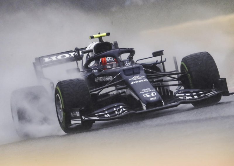 Iznenađenje na kišnoj stazi u Istanbulu; Gasly se probio ispred dva Red Bulla, a Hamilton je s novim motorom bio katastrofalno spor