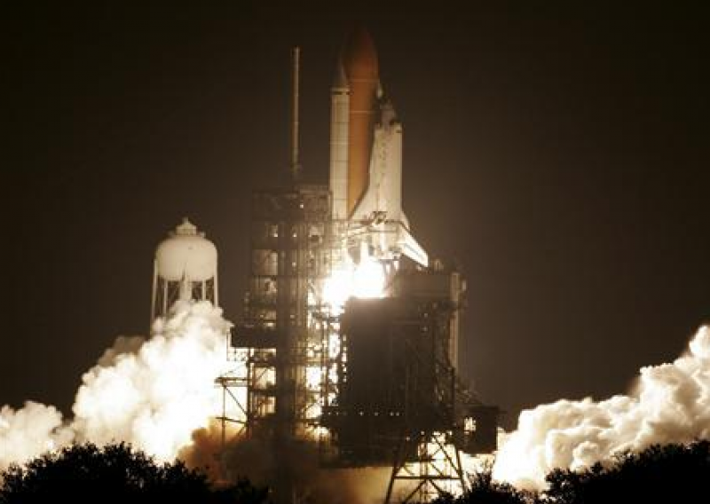 NASA lansirala raketoplan Discovery
