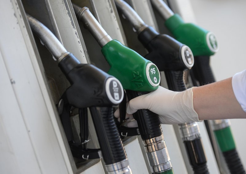 Vlada posebnom uredbom ograničila cijene goriva: Benzin u idućih 30 dana ne smije biti skuplji od 11,10, a dizel od 11 kuna