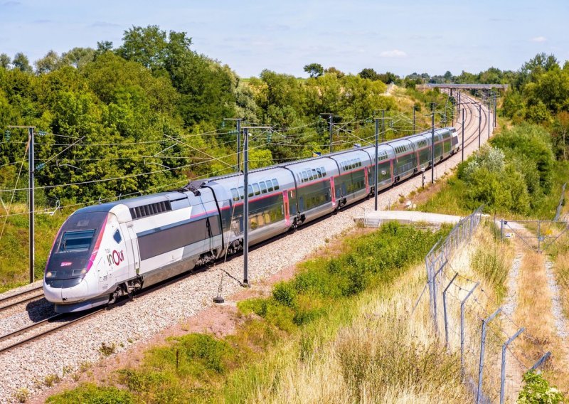 Vlak nasmrt pregazio troje migranata u južnoj Francuskoj
