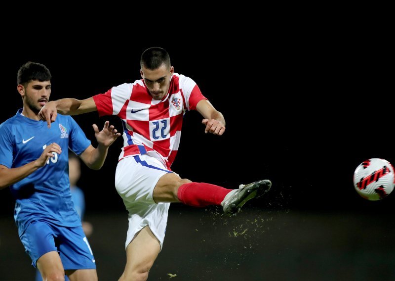 'Mali vatreni' Azerbajdžance su počastili 'petardom'; razigrani Roko Šimić već je u prvom poluvremenu zabio hat-trick