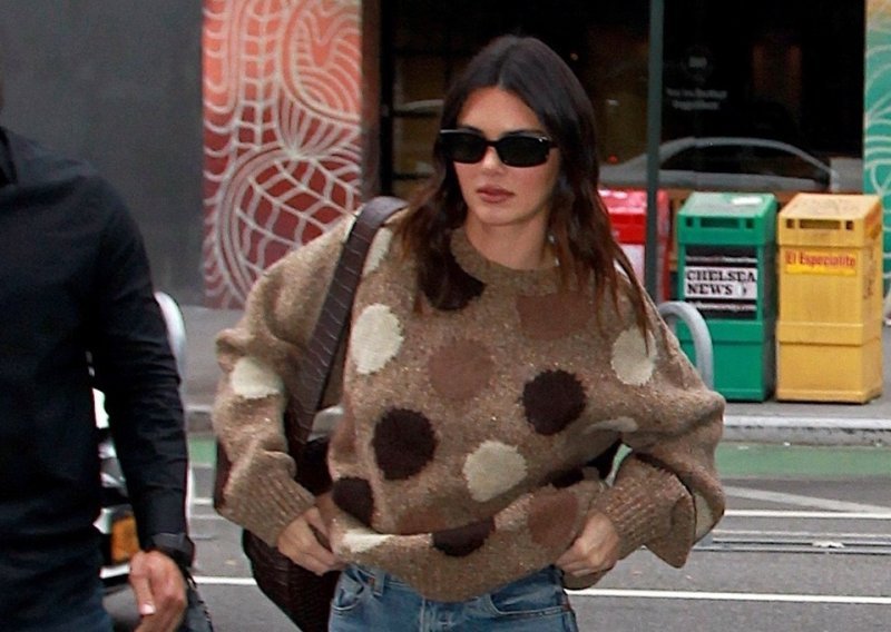 Kendall Jenner ima ludo dobar jesenski look, a traperice koje nosi posve su izgurale popularne skinny modele