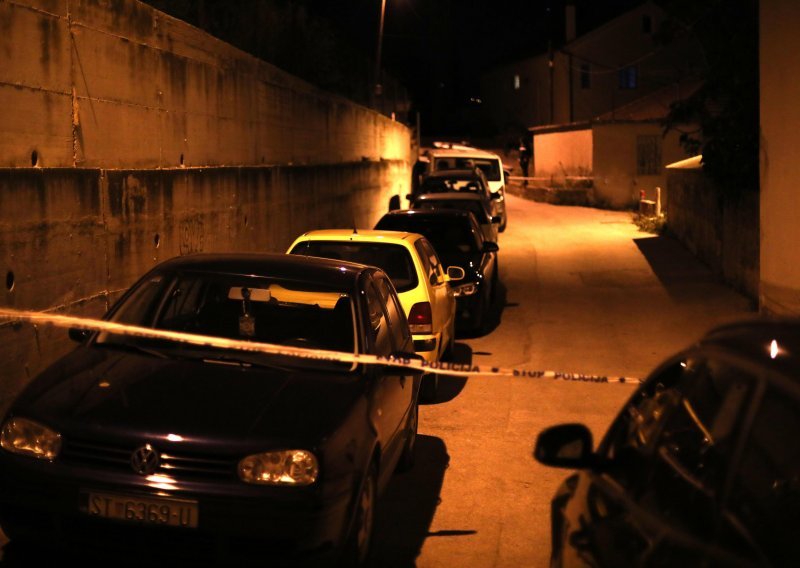 Policija još istražuje tko je bacio eksplozivnu napravu na parking u Solinu