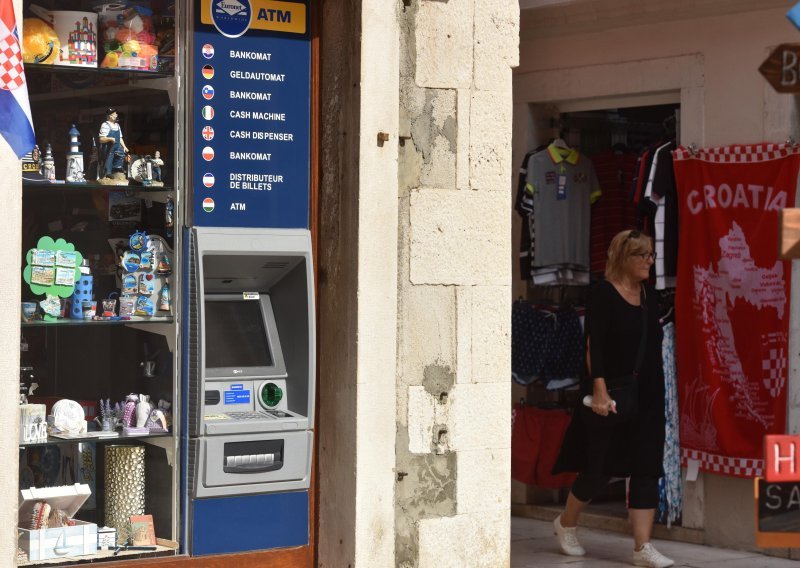 U Hrvatskoj mogla bi biti ukinuta čak polovina bankomata