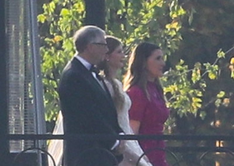 [FOTO] Premda je njihov brak tek završio, Melinda i Bill Gates zajedno su odveli kćerku pred oltar