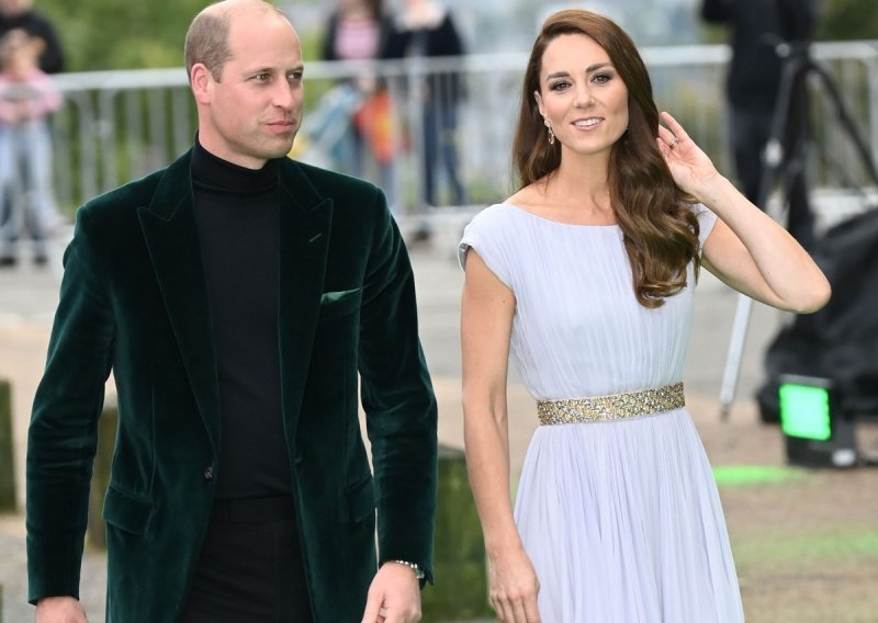 Kate i William sve su ostavili bez riječi: On poput Jamesa Bonda, a ona u bajkovitoj haljini Alexandera McQueena koju nosi već drugi put